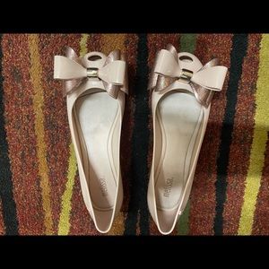 Melissa flat with bow. Excellent conditions